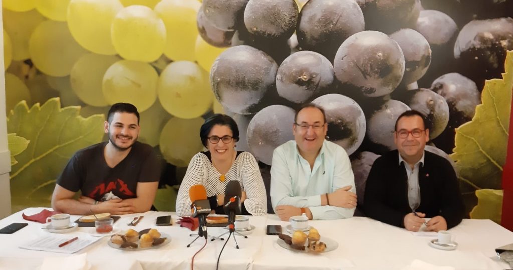 Alberto Parrilla, Juana Caro, Gregorio Sánchez y Juan Ramón Crespo en el desayuno con los medios de Valdepeñas